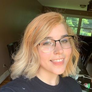 Meet your Posher, Nicole